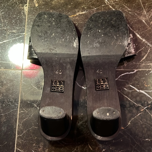 ❤️VINTAGE❤️ RARE Chanel size 40 (9) black logo sandals - Picture 6 of 8
